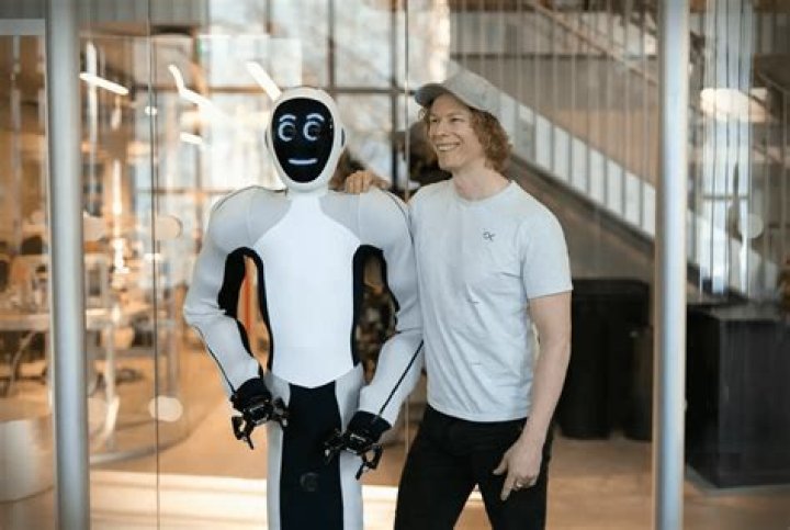 Age, Wife Sam Wade, Son, Family & BIO of Wooden Robot Founder