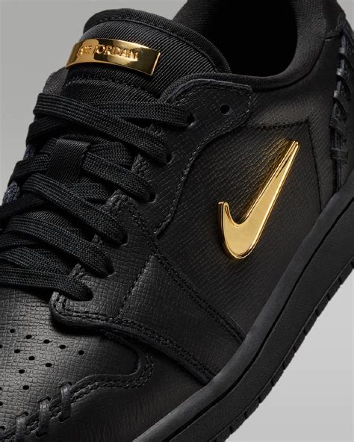 Air Jordan 1 Low Method of Make “Black/Metallic Gold” Details