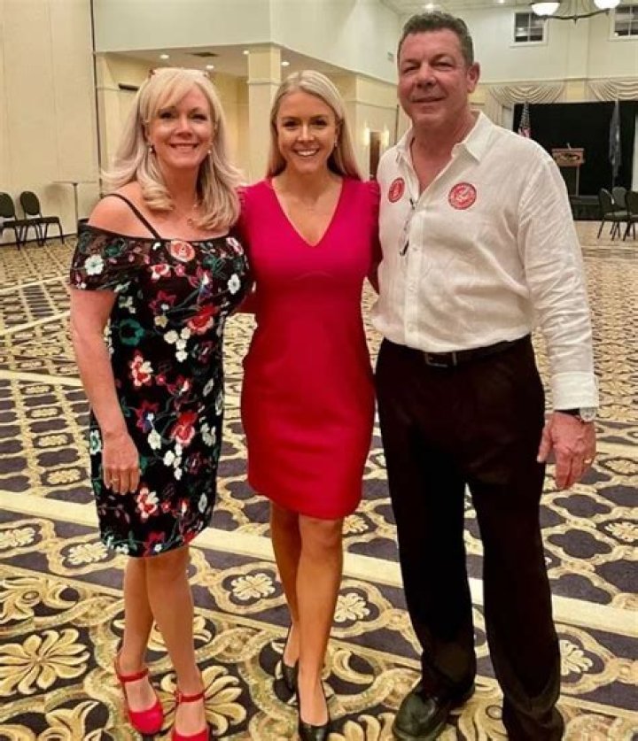 Alan Howard Wife Age, Biography, Husband, Family, Parents, Height & More