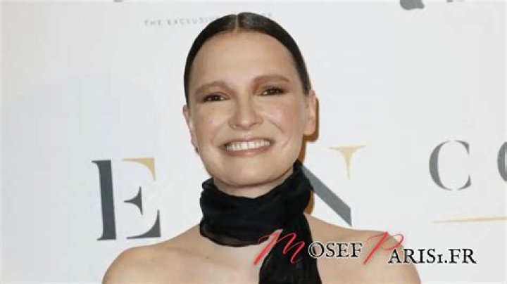 Anne Sila Enceinte De Qui