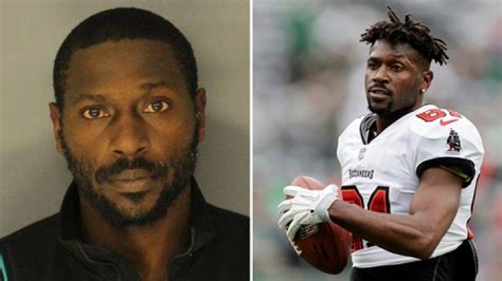 Antonio Brown Continues To Terrorize Twitter, This Time With Distasteful Lizzo Diss