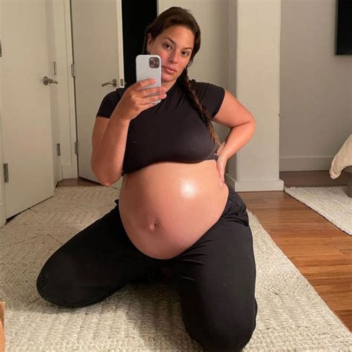 Ashley Graham Shares Powerful Nude Selfie Featuring Her Pregnancy Stretch Marks