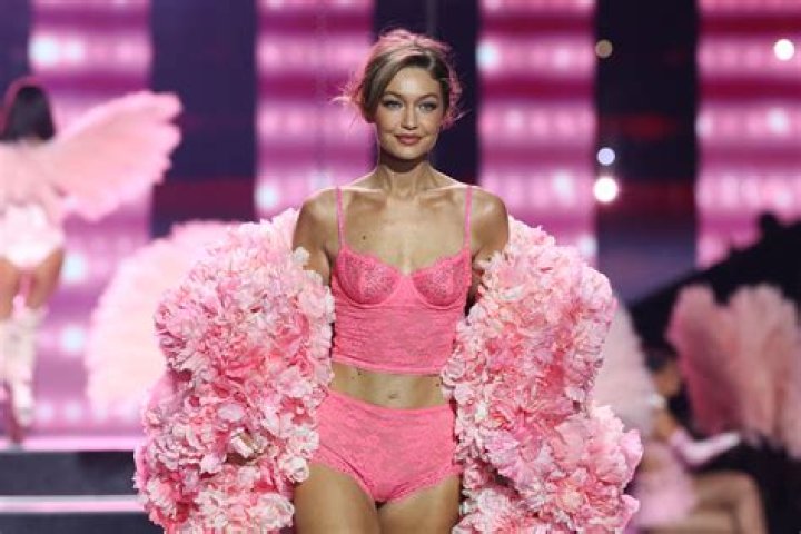 Bella Hadid Is Returning to the Runway for the 2017 Victoria’s Secret Fashion Show!