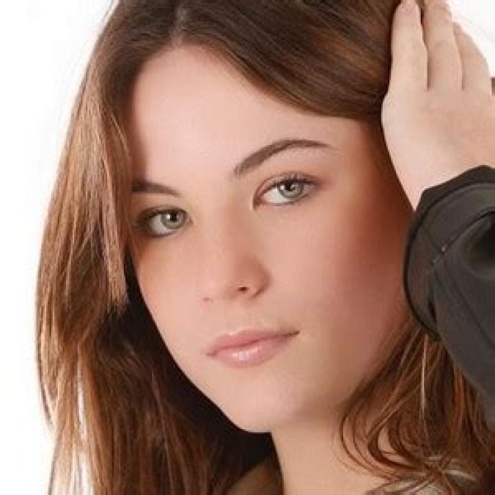 Charlotte Summers Age | Wiki, Net worth, Bio, Height, Boyfriend ?