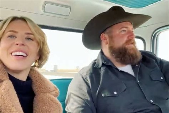 #CoupleGoalsLaura Lee Celebrates 10 Years With Hubby Tyler by Posting an Adorable Glow-Up Pic