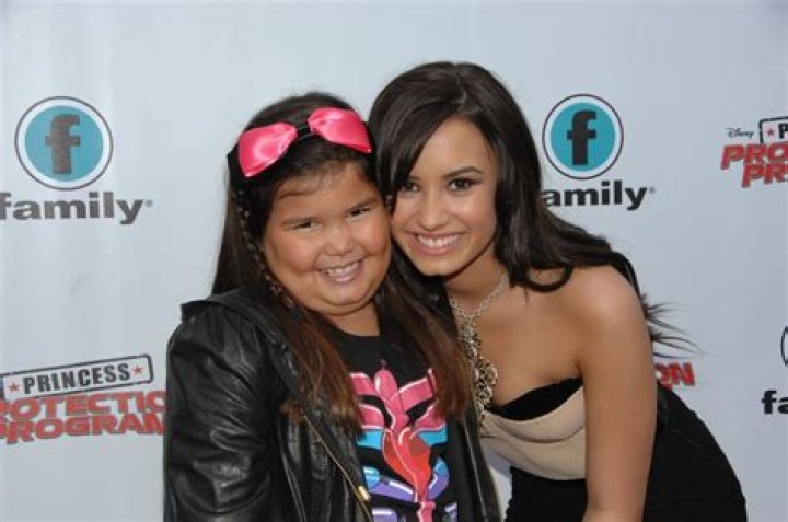 Demi Lovato’s Little Sister Says Singer Is ‘Working Hard On Her Sobriety’ In Rehab