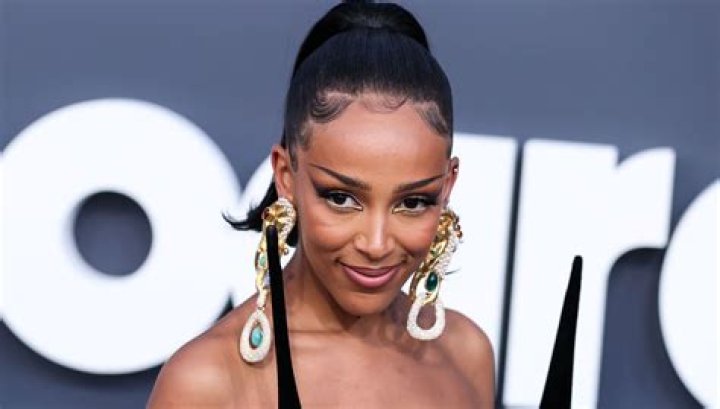 Doja Cat’s Net Worth Proves She’s the Biggest Thing in Music Right Now