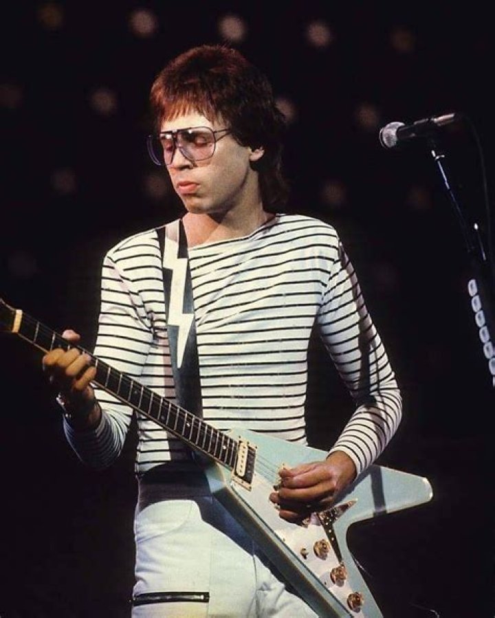 Elliot Easton