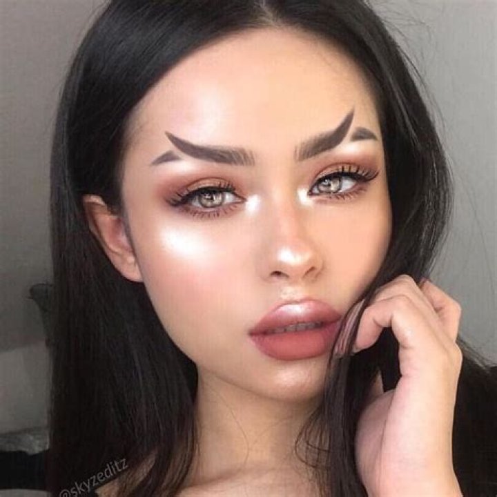 Fishtail Brows Are the Newest Instagram Trend and We Kinda, Sorta Love It