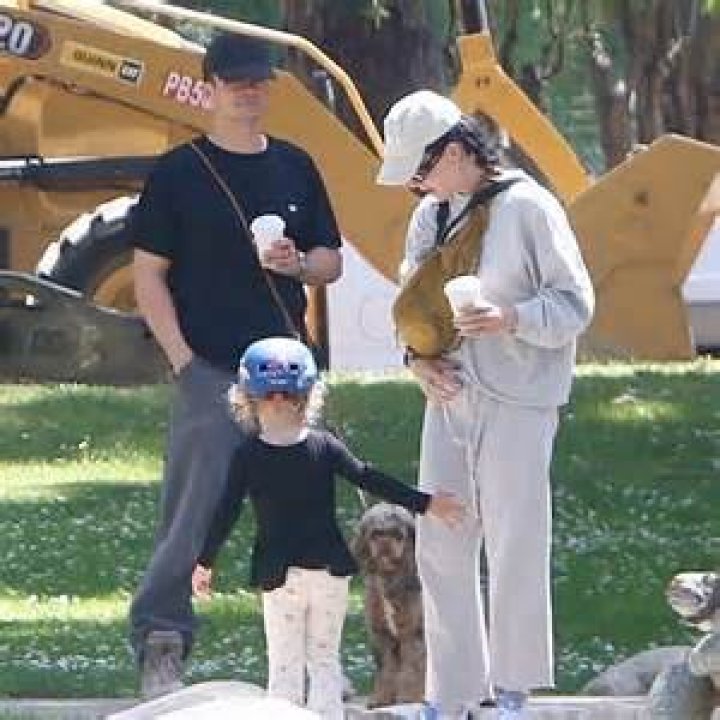 Head Over Heels!Katy Perry and Orlando Bloom Pack on the PDA at Disneyland