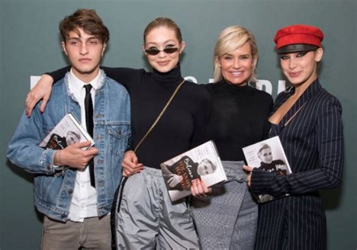 Height, Age, Net Worth, Girlfriend, Family, Ethnicity, Biography & More