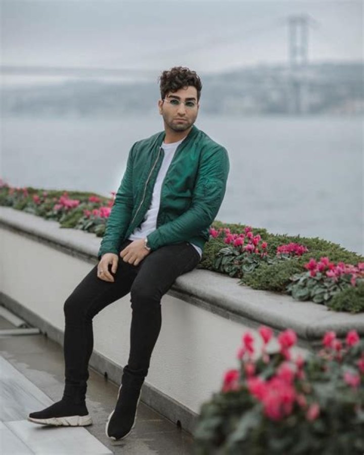 Hossein Tohi Biography | Age, Wiki, Net worth, Bio, Height, Girlfriend?|