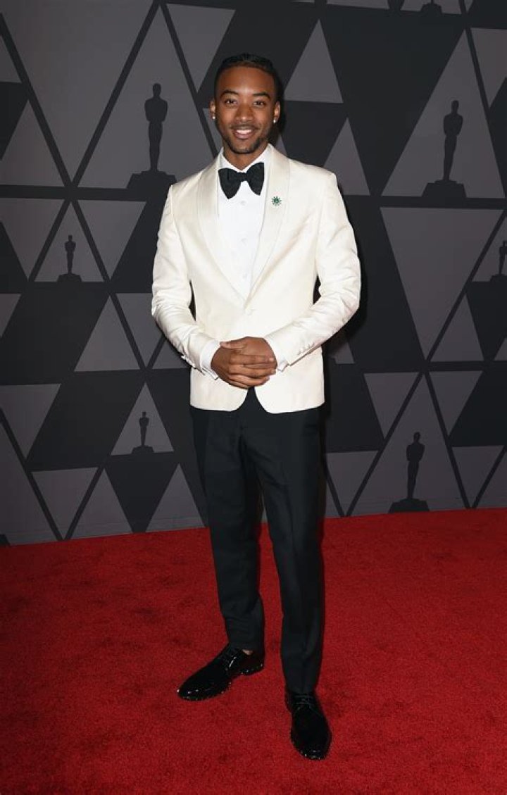 How tall is Algee Smith