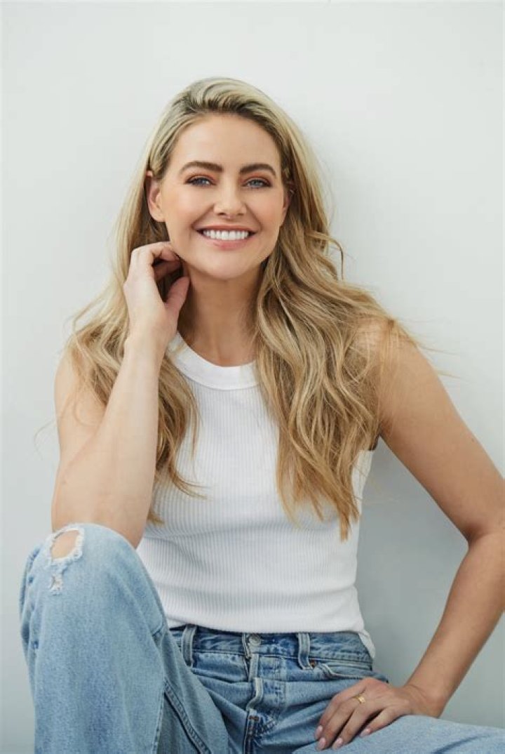 How tall is April Rose Pengilly