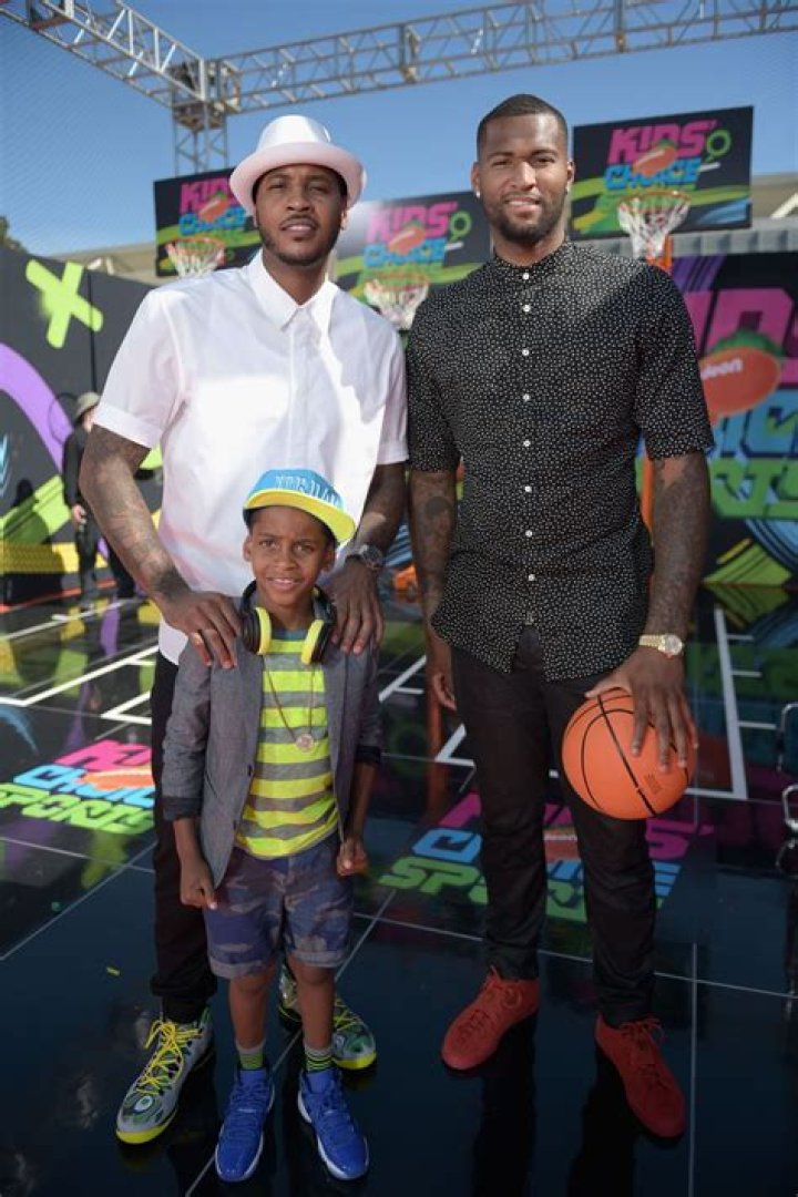 How tall is Carmelo Anthony