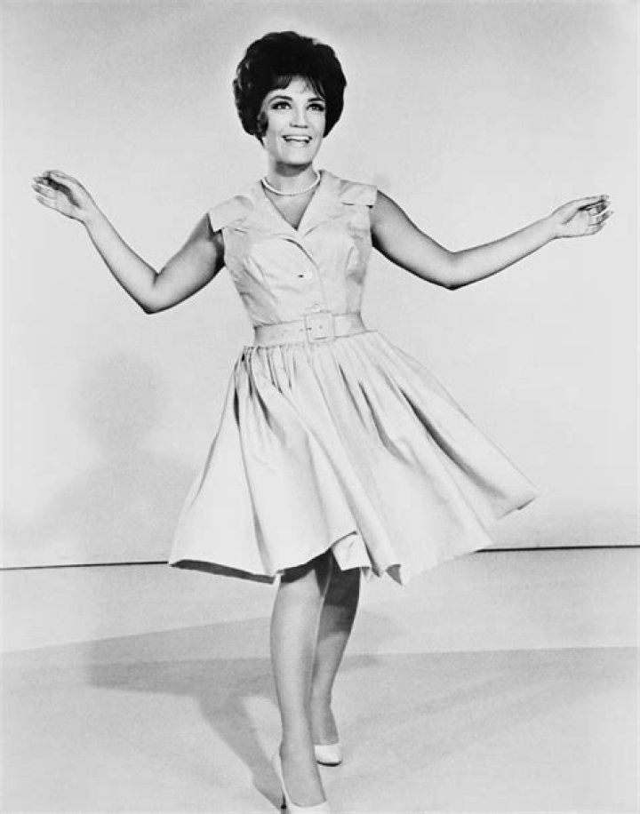 How tall is Connie Francis