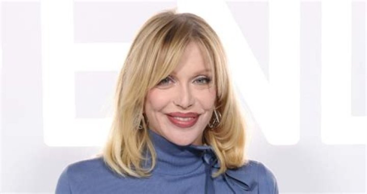 How tall is Courtney Love