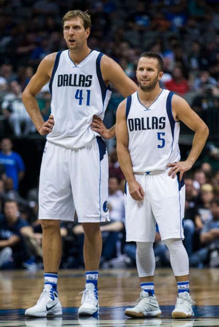 How tall is Dirk Nowitzki