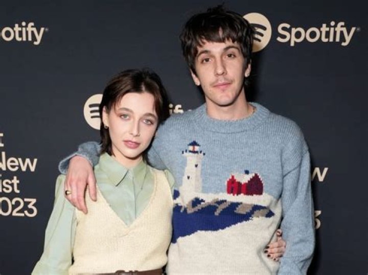 How tall is Emma Chamberlain