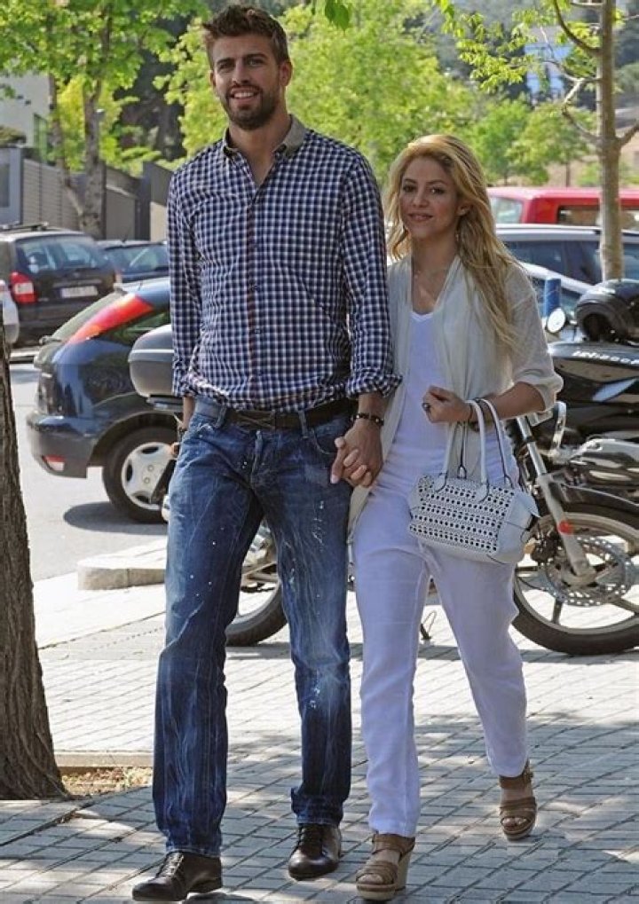 How tall is Gerard Pique