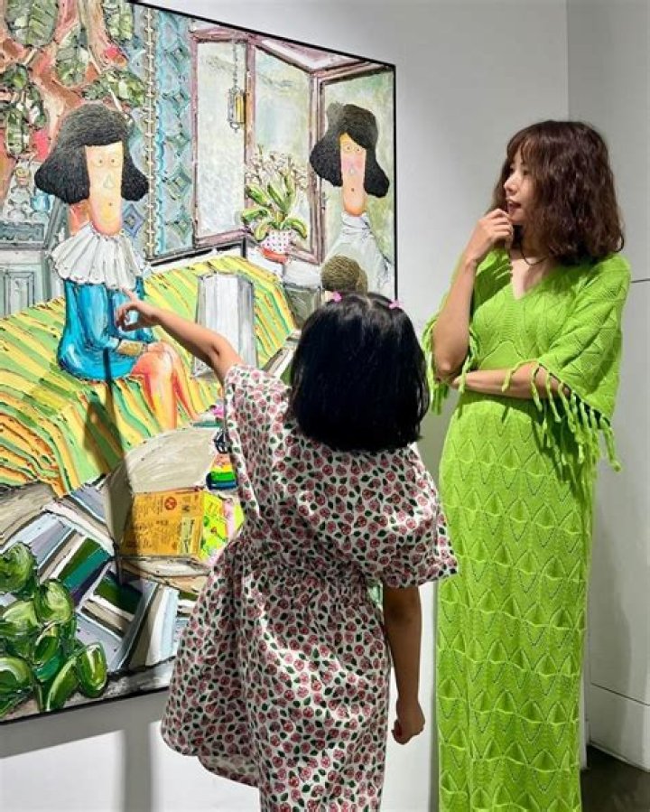 How tall is Jean Yoon