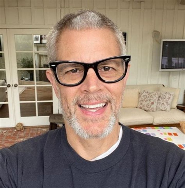 How tall is Johnny Knoxville