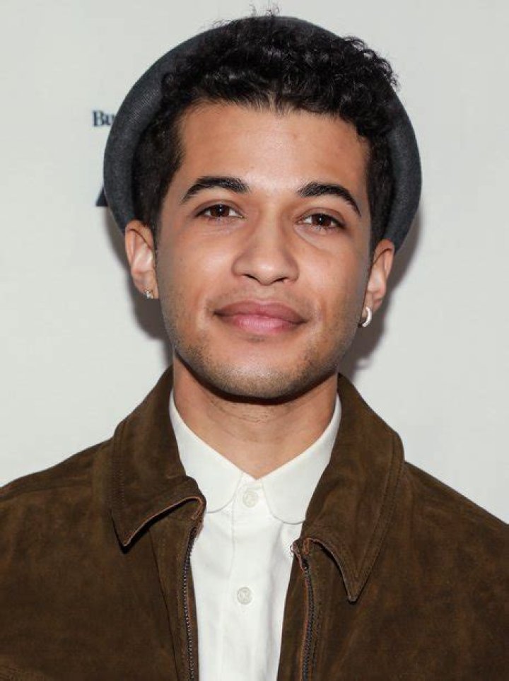 How tall is Jordan Fisher
