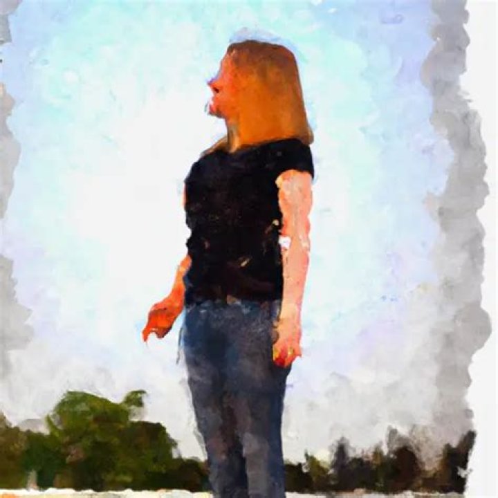 How tall is Justine Ezarik