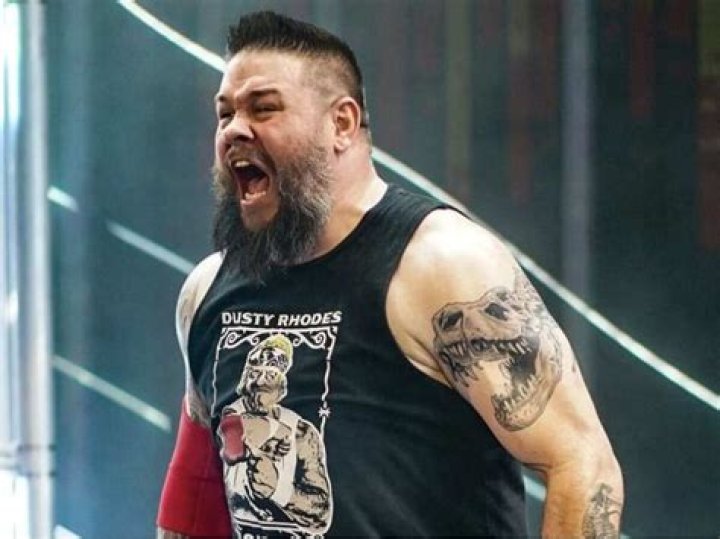 How tall is Kevin Owens