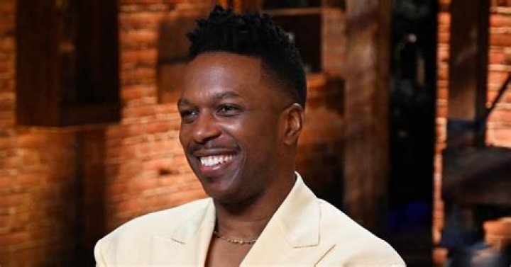 How tall is Leslie Odom Jr.