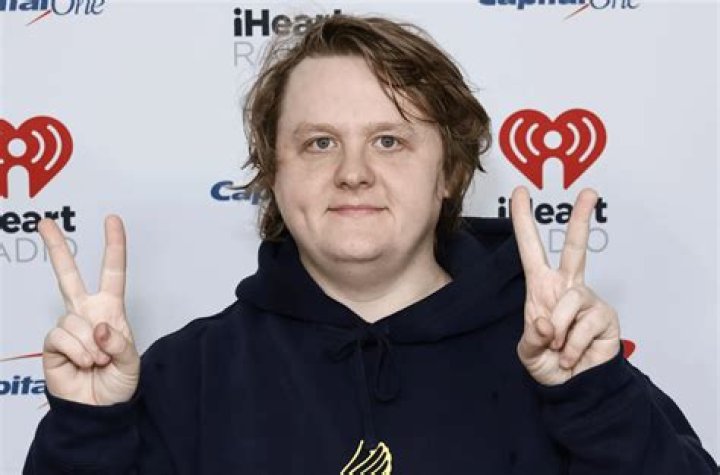 How tall is Lewis Capaldi