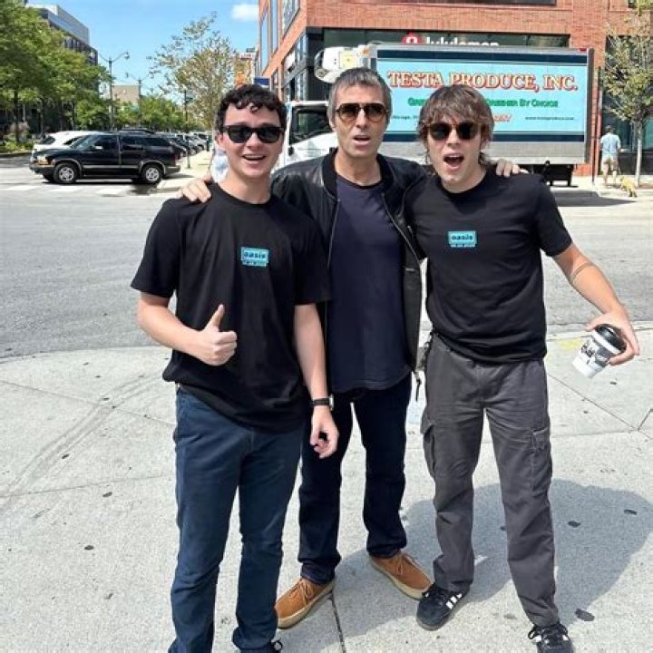 How tall is Liam Gallagher