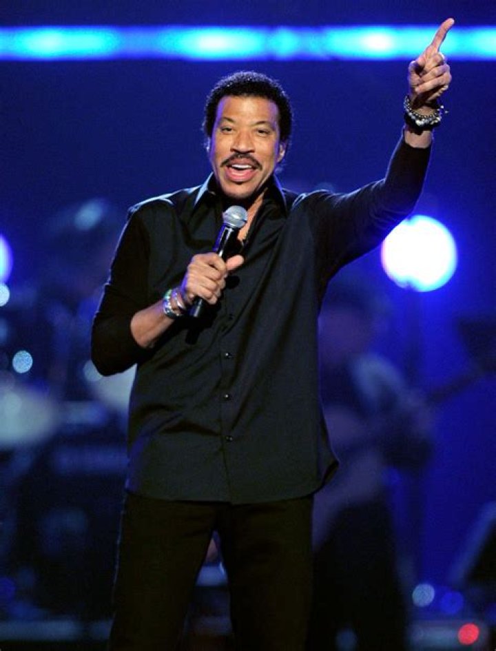 How tall is Lionel Richie