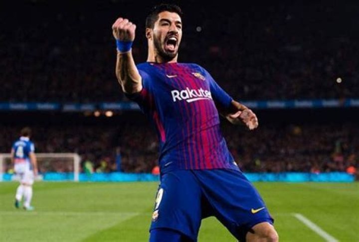 How tall is Luis Suarez