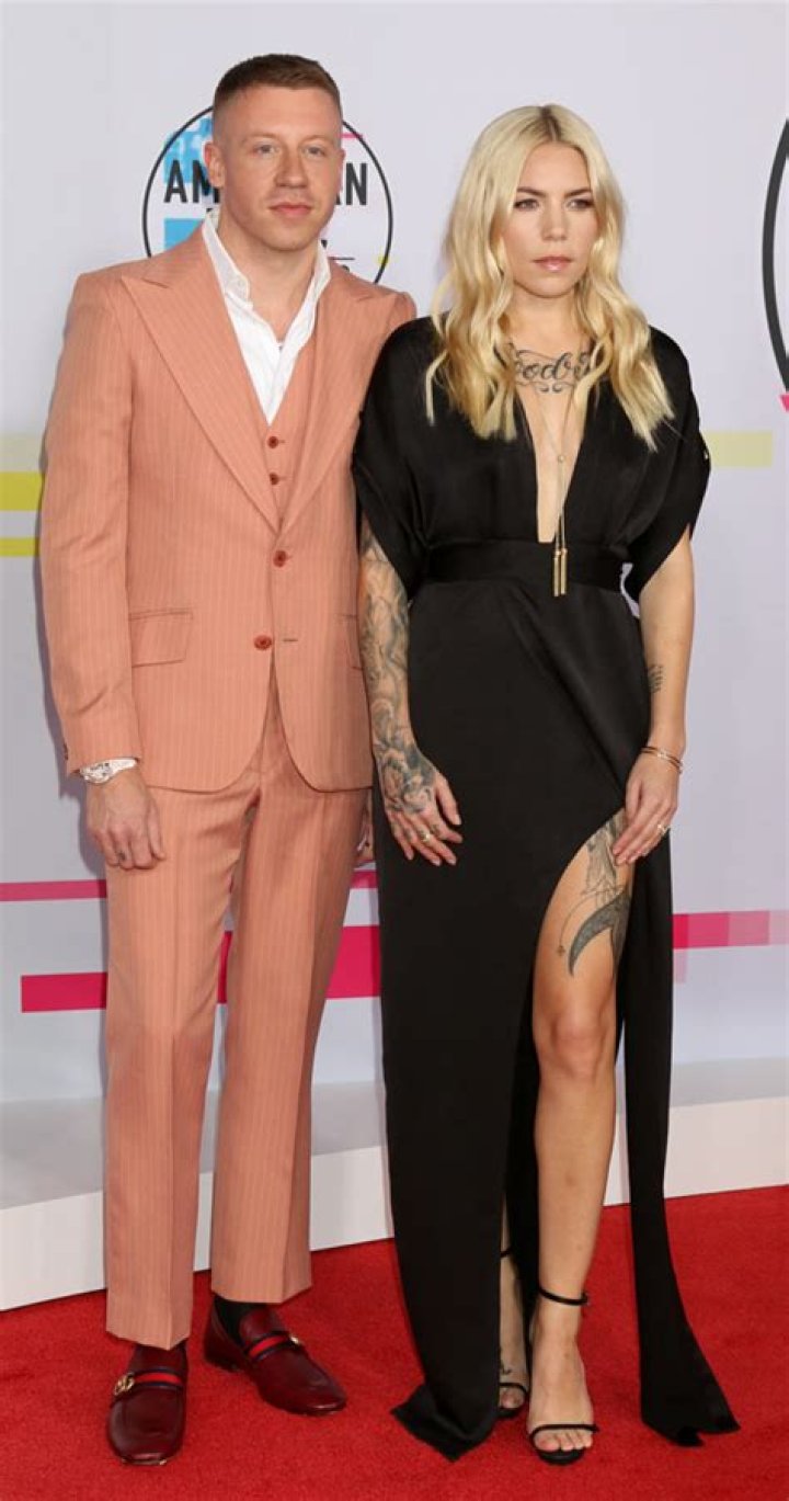 How tall is Macklemore