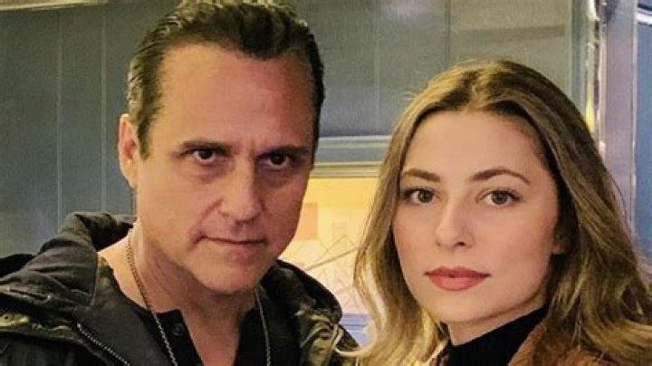 How tall is Maurice Benard