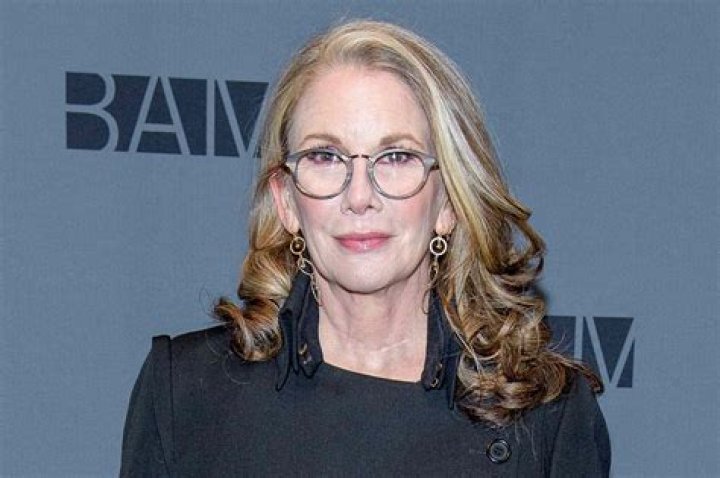 How tall is Melissa Gilbert