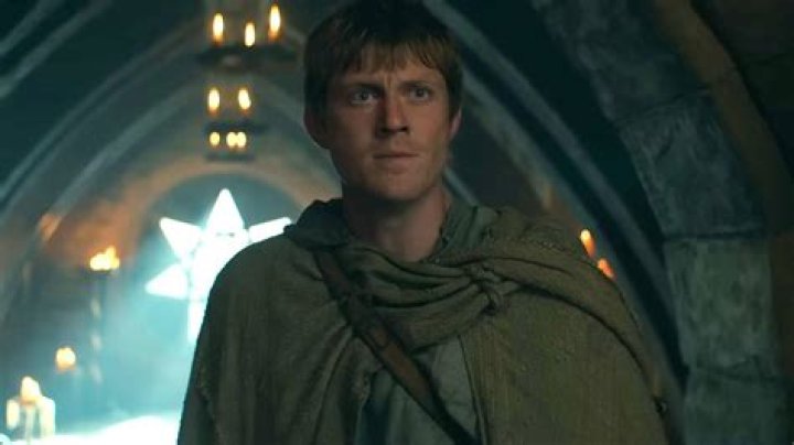 How tall is Peter Kelamis