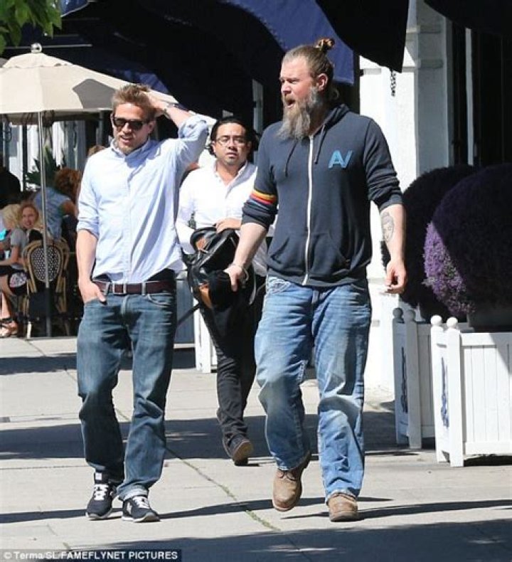How tall is Ryan Hurst
