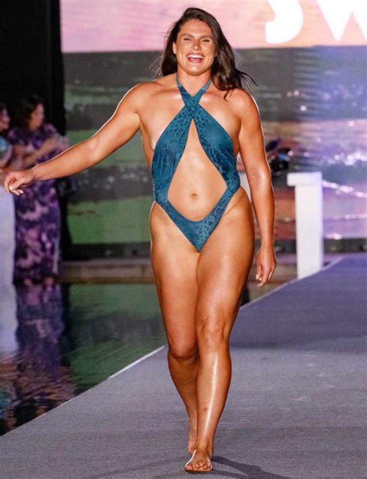 How tall is Sean Maher