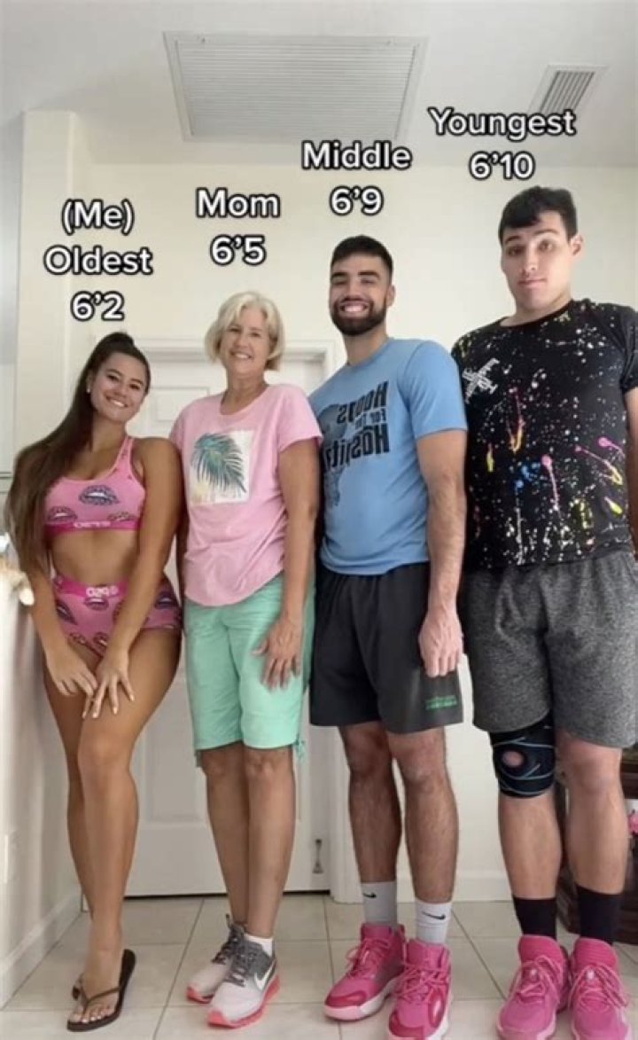 How tall is Sia