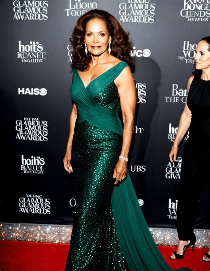 How tall was Kathleen Crowley