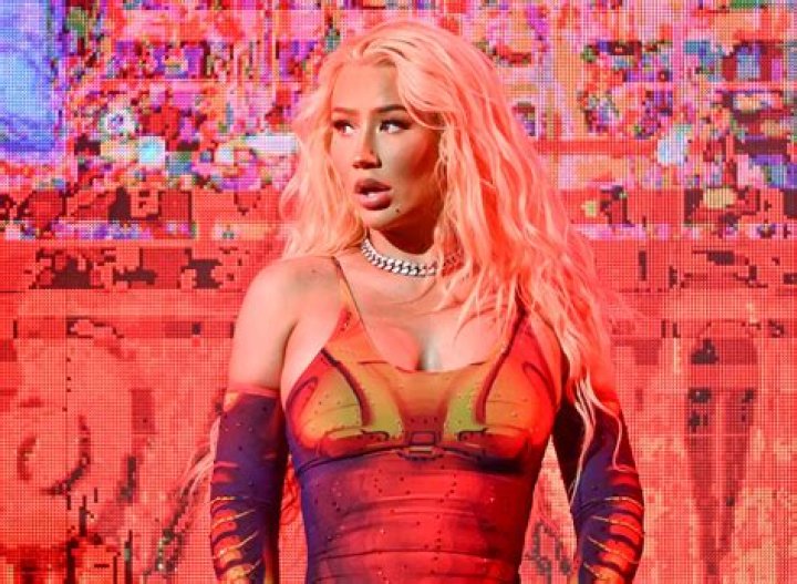Iggy Azalea Poses In Skimpy Lingerie, Fans Flash Back To Playboi Carti’s “Thong”