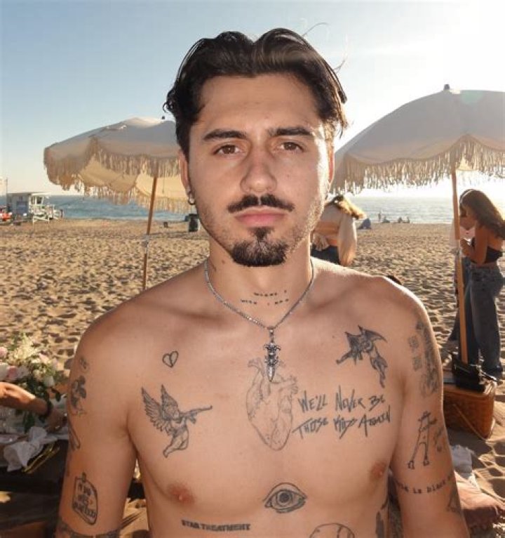 Isaak Presley – Celebsgraphy