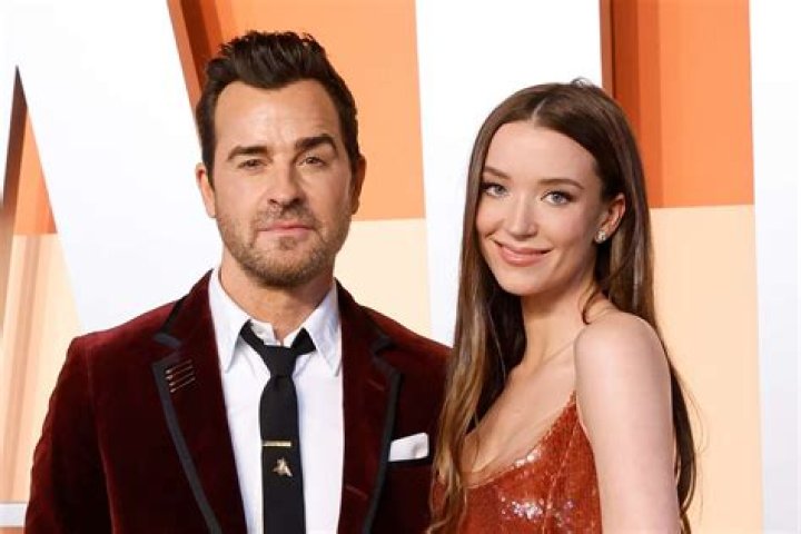 Justin Theroux and Emma Stone Keep Their Distance at Met Gala After Cozy Lunch Date