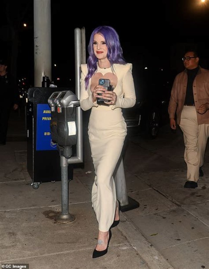 Kelly Osbourne Looks Slimmer Than Ever in Stunning New Photo: ‘Sun’s Out Buns Out’