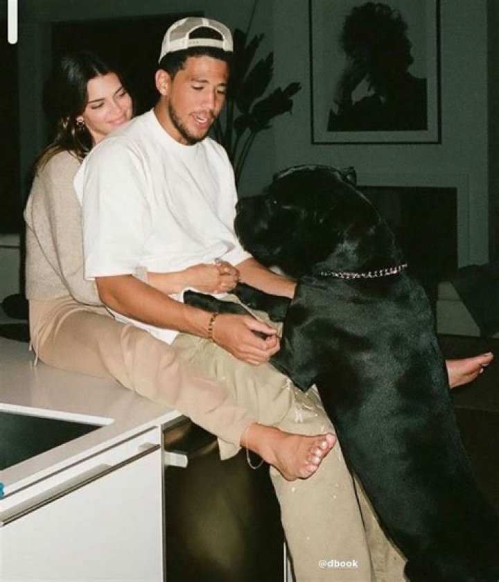 Kendall Jenner and Boyfriend Devin Booker Celebrate Their 1-Year Anniversary With Rare Photos