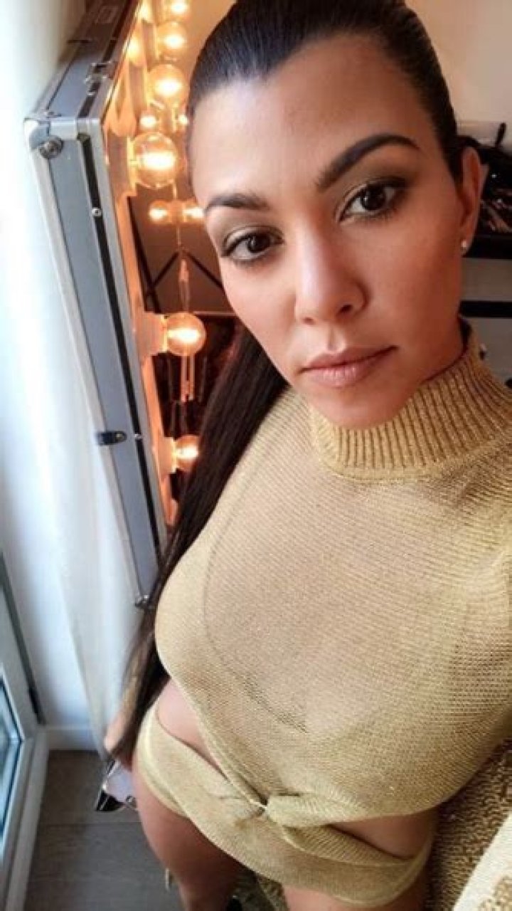 Kourtney and Khloé Kardashian Put Their Revenge Booties on Display on Snapchat!