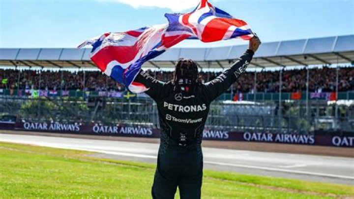 Lewis Hamilton – Celebsgraphy