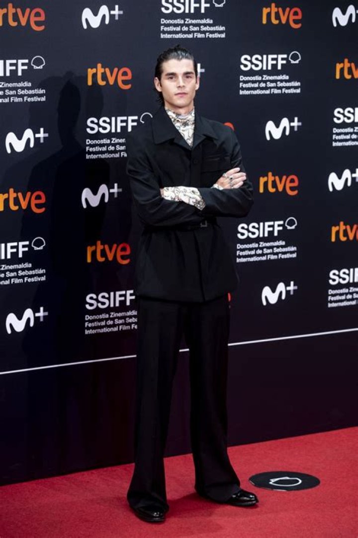 Mario Casas – Celebsgraphy